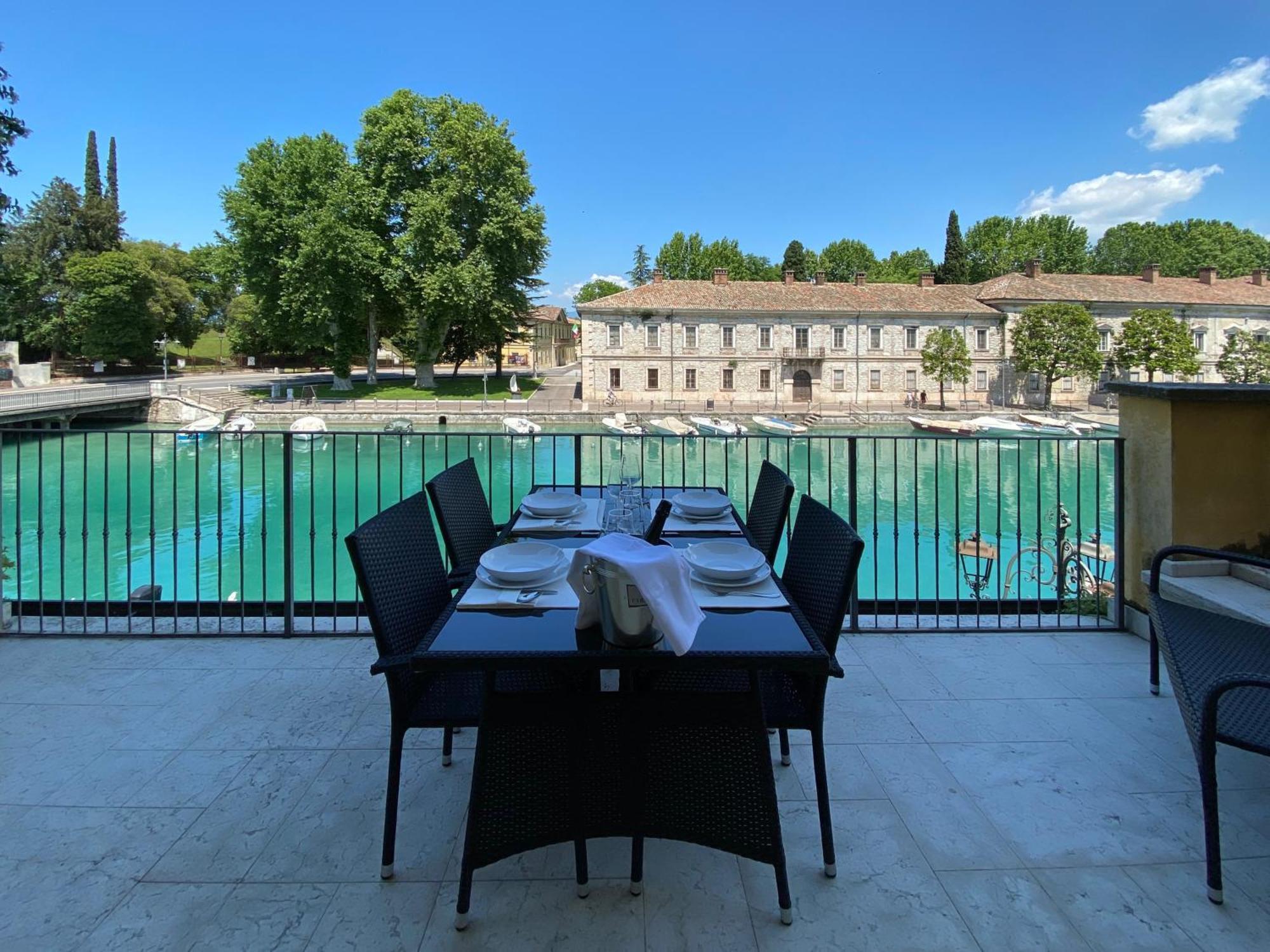 Time To Relax - La Terrazza Sul Lago Peschiera del Garda Luaran gambar
